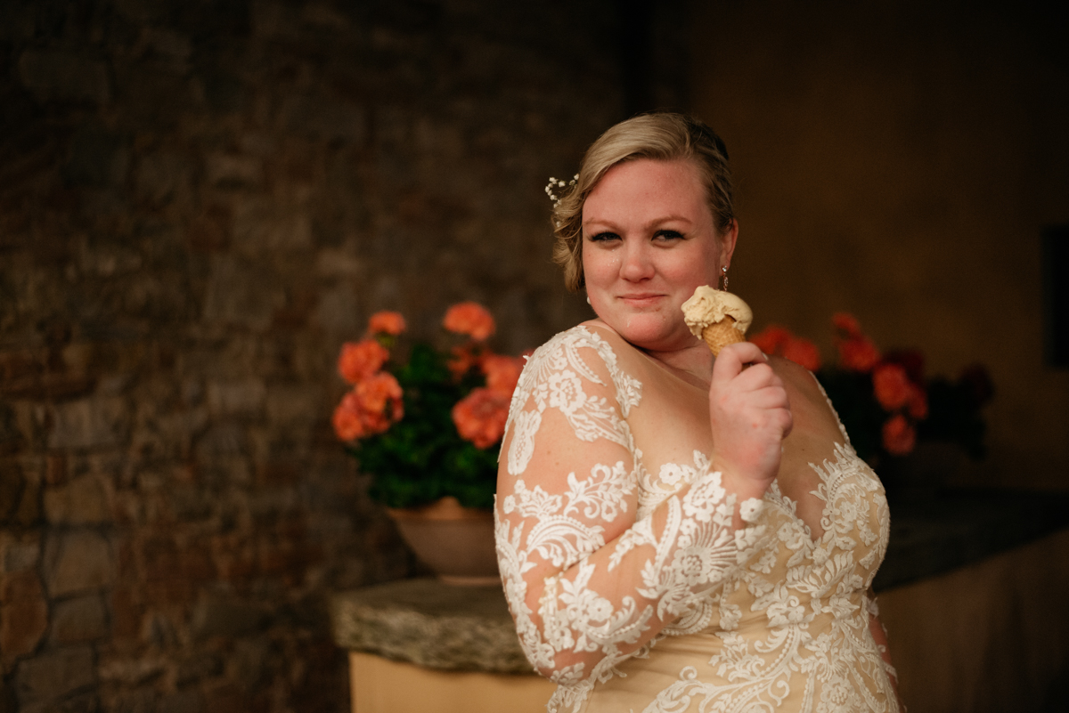candid portraits for the bride in italy