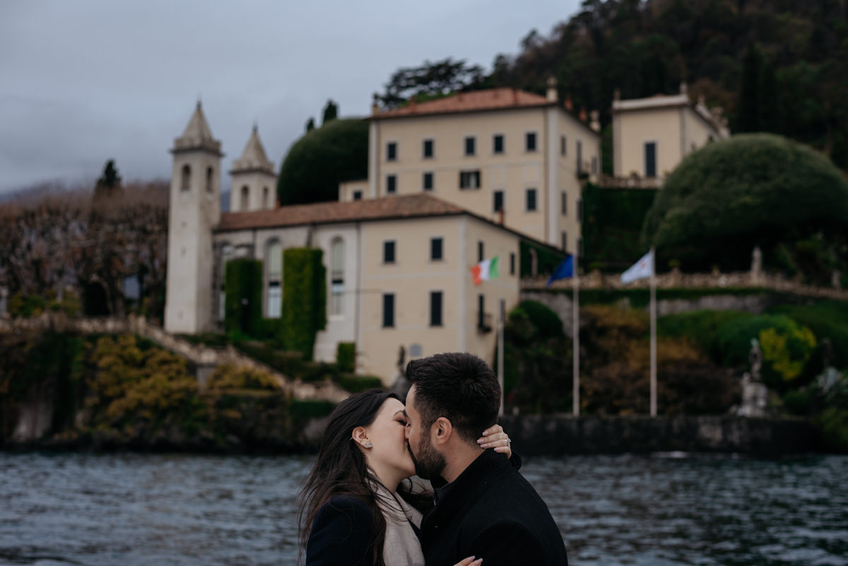 romantic engagement photos in Lake Como 